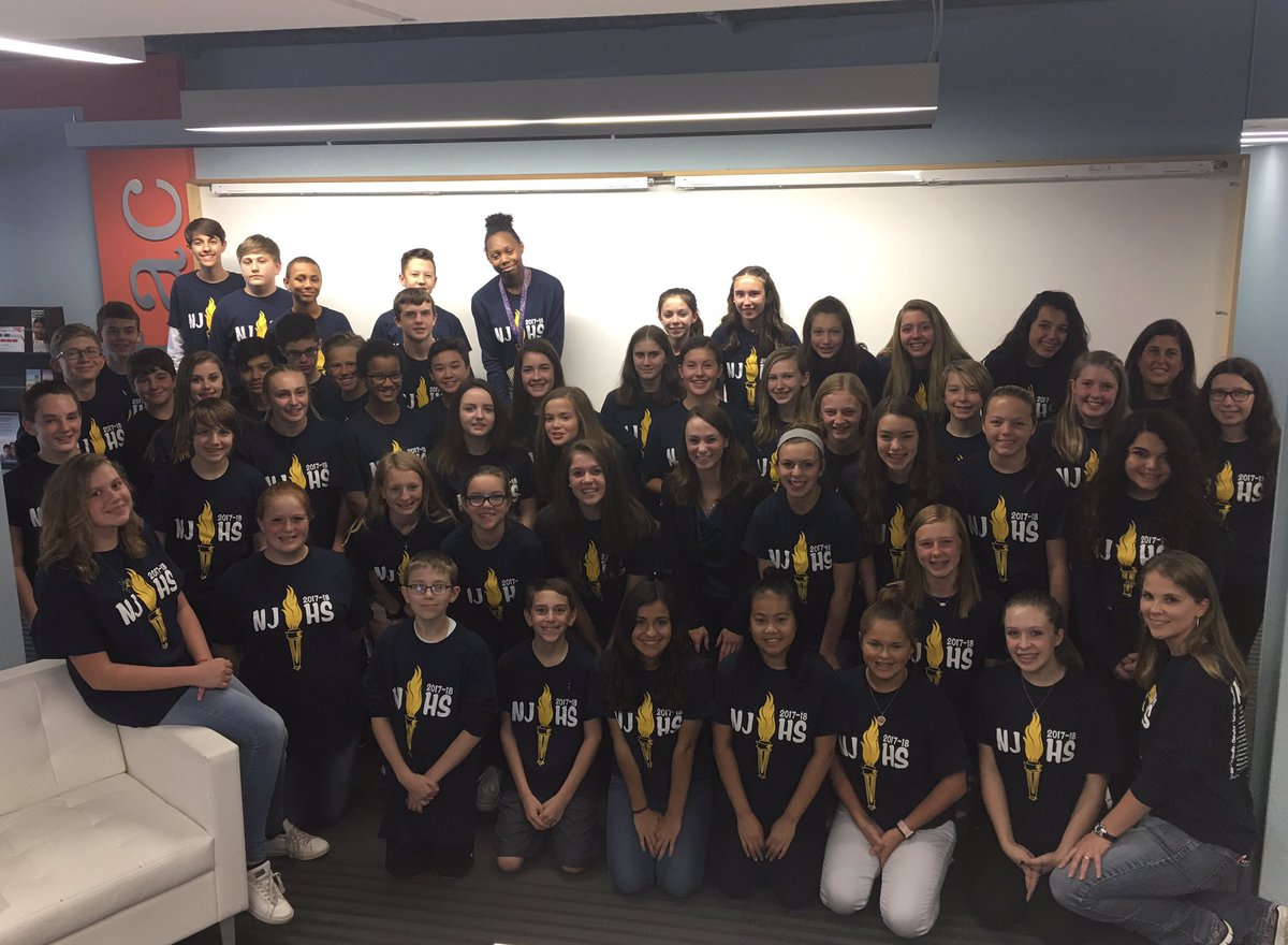 SheenaGreitens's tweet photo. Great to visit @fosteradopt_org to meet w Family Builders Network - &amp; say hi to @MRMSHUSKIES students - thx &amp; good luck on your food drive! https://t.co/9dtC2TJoWN