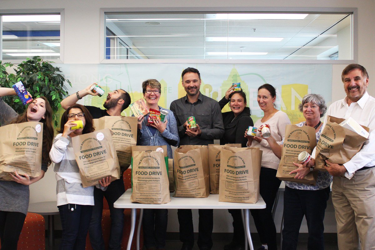 SajeckiEd's tweet photo. Thank you for participating in the @BonnieCrombie #OneBagChallenge. I'm so proud of our team @citymississauga https://t.co/sSAaDMKEbZ