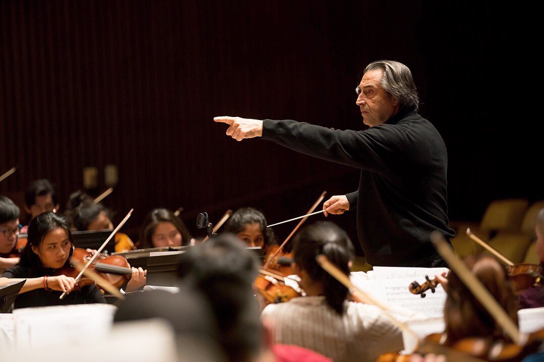 chicagosymphony's tweet photo. .@MaestroMuti with the @UCBSO during an open rehearsal at Hertz Hall - presented by @calperformances at @UCBerkeley. #CSOonTour https://t.co/GgWHkIwjwS
