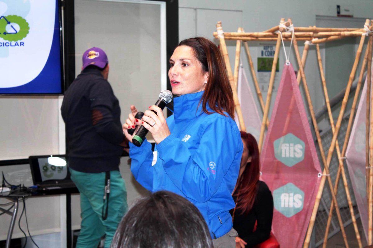 AiepAntofa's tweet photo. Pamela Pérez del Parque Ecológico @PEcorayen "nuestros hijos merecen un mejor lugar para vivir y nos hacemos cargo ahora" #fiiSAntofagasta https://t.co/Ch2dGZAk5h