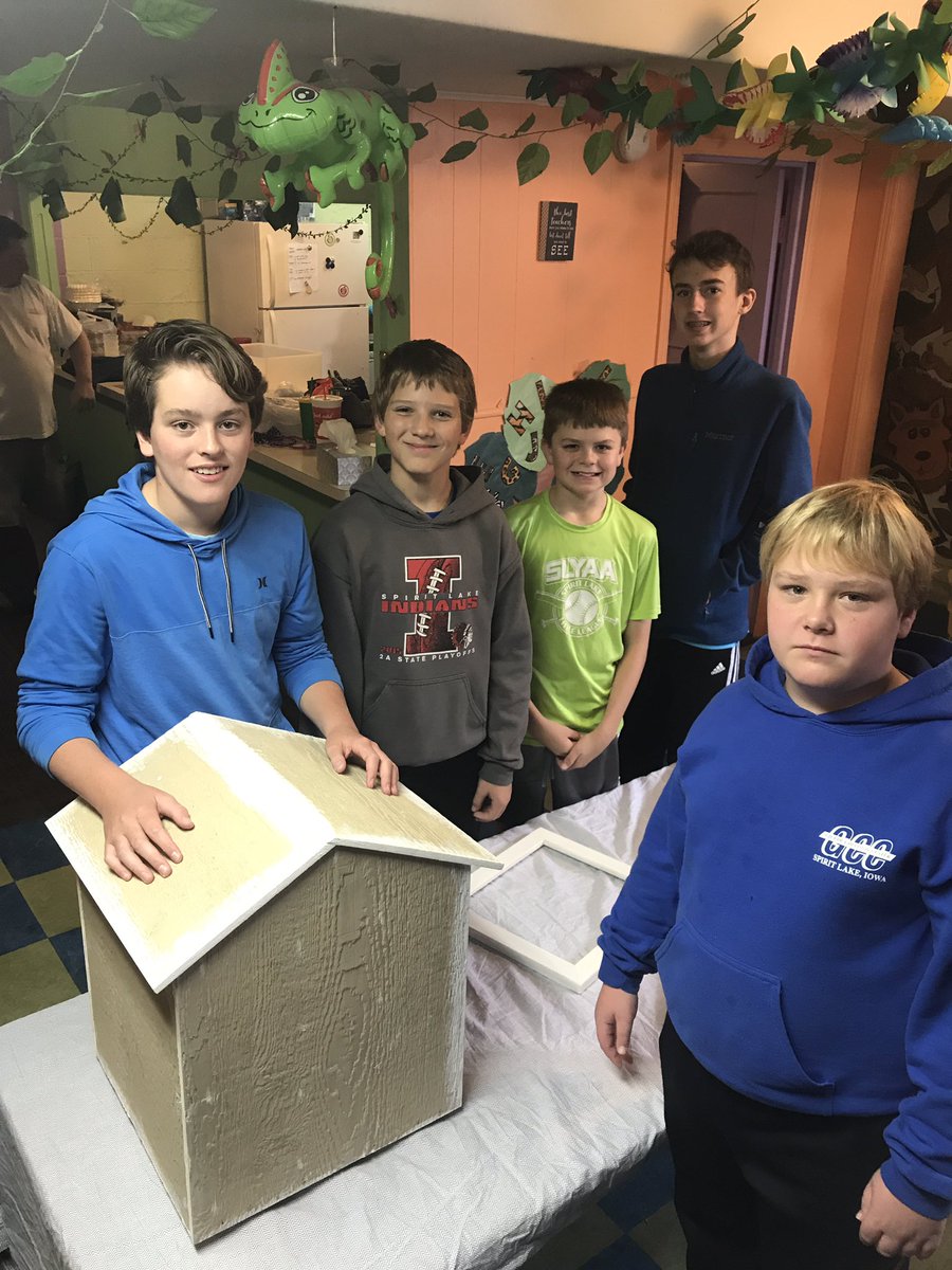 Mr_AckermanSL's tweet photo. Service project day in the community with our spirit groups! #SLMS https://t.co/ZGggcrAEW3