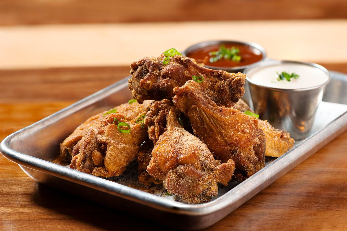 LegacyKitchen's tweet photo. Football food. All. Weekend. Long. #KeepGoodCompany #Wings #Burgers https://t.co/mLyyl9OXw6
