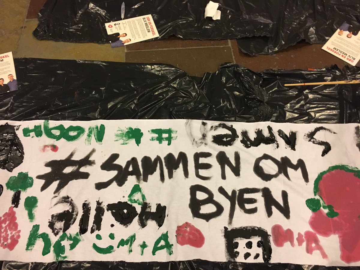 trinestou's tweet photo. Vi maler budskaber #kulturnat2017 #sammenomkøbenhavn #sf noget med #hjerter https://t.co/oiv0s8f6VR
