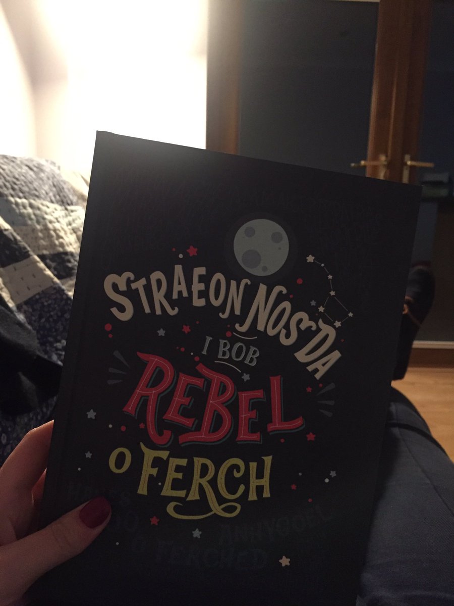 Edrych mlan i ddarllen y llyfr 'ma!! <a href="/GwasgGomerPress/">Gomer</a> <a href="/_LowriMorgan/">Lowri Morgan</a>