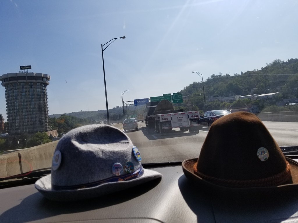 Rt161H's tweet photo. Hello Kentucky! #rt161hw #farmington #louisville #oktoberfest #chickendance https://t.co/xgTuWpMvyI