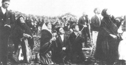 Maronite_tweets's tweet photo. 100 years ago on this day, people in Fatima witnessed the sun dancing in the sky.
"For nothing will be impossible with God." 
#maronite https://t.co/khd6xBEQa3