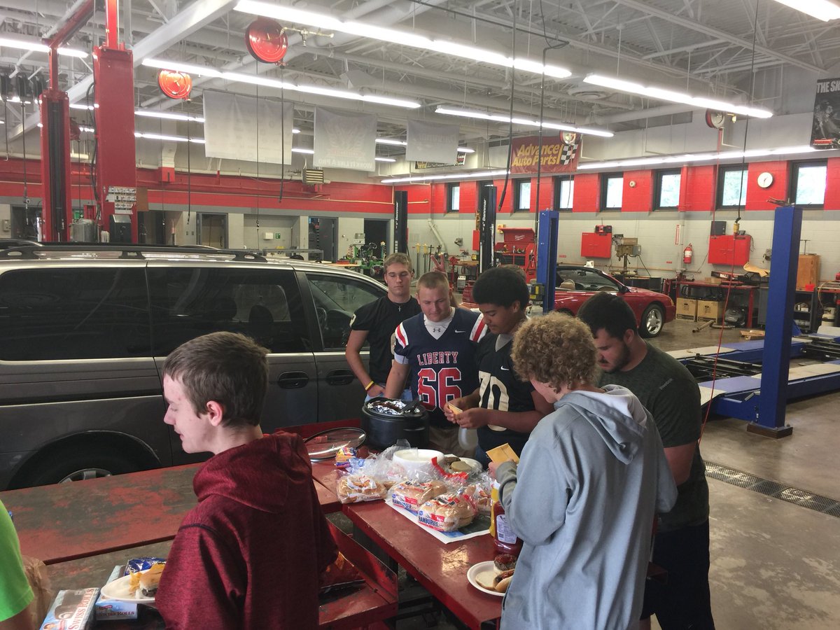 bstcauto's tweet photo. When the whole class gets 9 weeks of work done in 8 weeks- It’s time to celebrate! #cteworks #selfpacingworks #studentchoiceandvoice https://t.co/IzGCCZJjHS