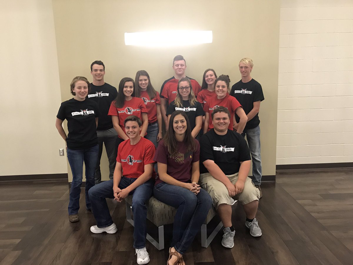 mhsImpressive's tweet photo. The class (except Dilly) https://t.co/JLDH55Njpk