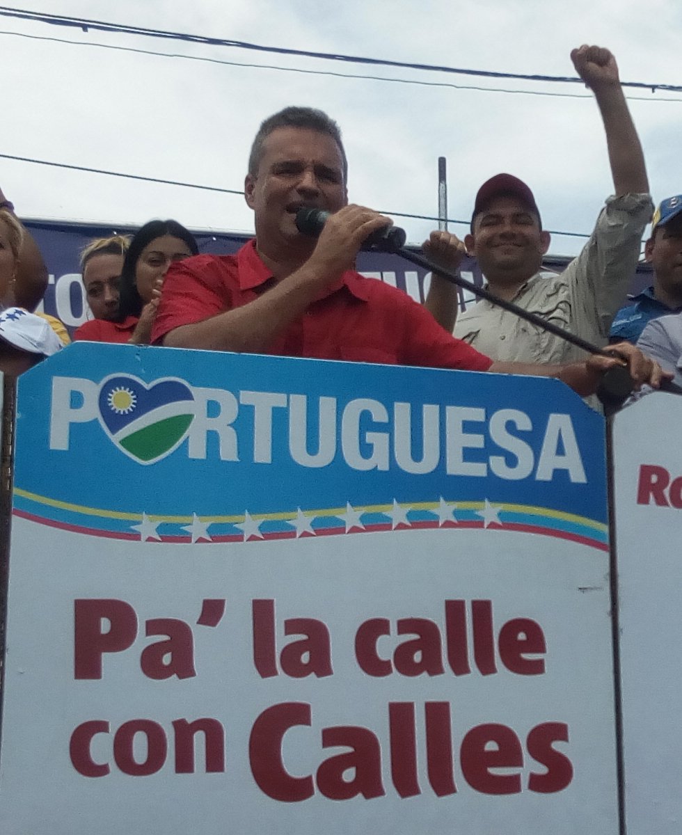 henryeperez2013's tweet photo. Recorrimos el estado Llevando mensaje de paz y esperanza de nuestro lider de la revolucion y futuro #Gobernador @rafaelcalles @PartidoPSUV https://t.co/6YDK2tBKTe