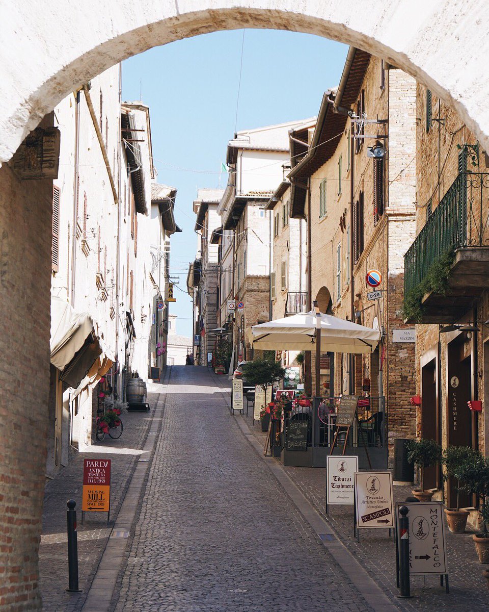 MatteoAcitelli's tweet photo. La seconda giornata di #JTICleanWay giunge al termine dopo un pomeriggio tra Umbria e Toscana.

#JTI #FEEItalia #BandieraBlu #SpigheVerdi https://t.co/8fCh5ExJDx