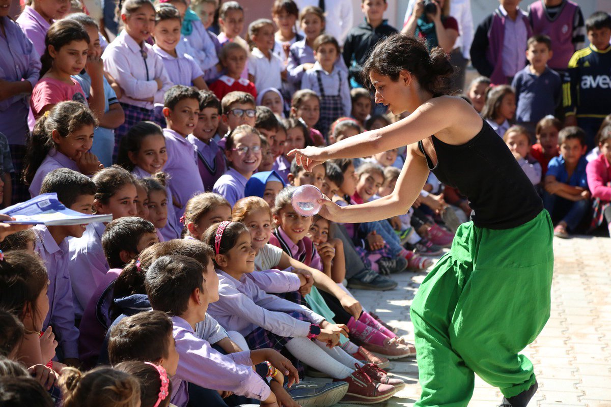 msssfest's tweet photo. #Msafest -2017
Kilis- Yavuz Sultan Selim İlkokulu #socialcircus  #circus #kilis  #unicefturkiye #sirk #juggling #acrobatics #refugees # https://t.co/T1f75cS3wy