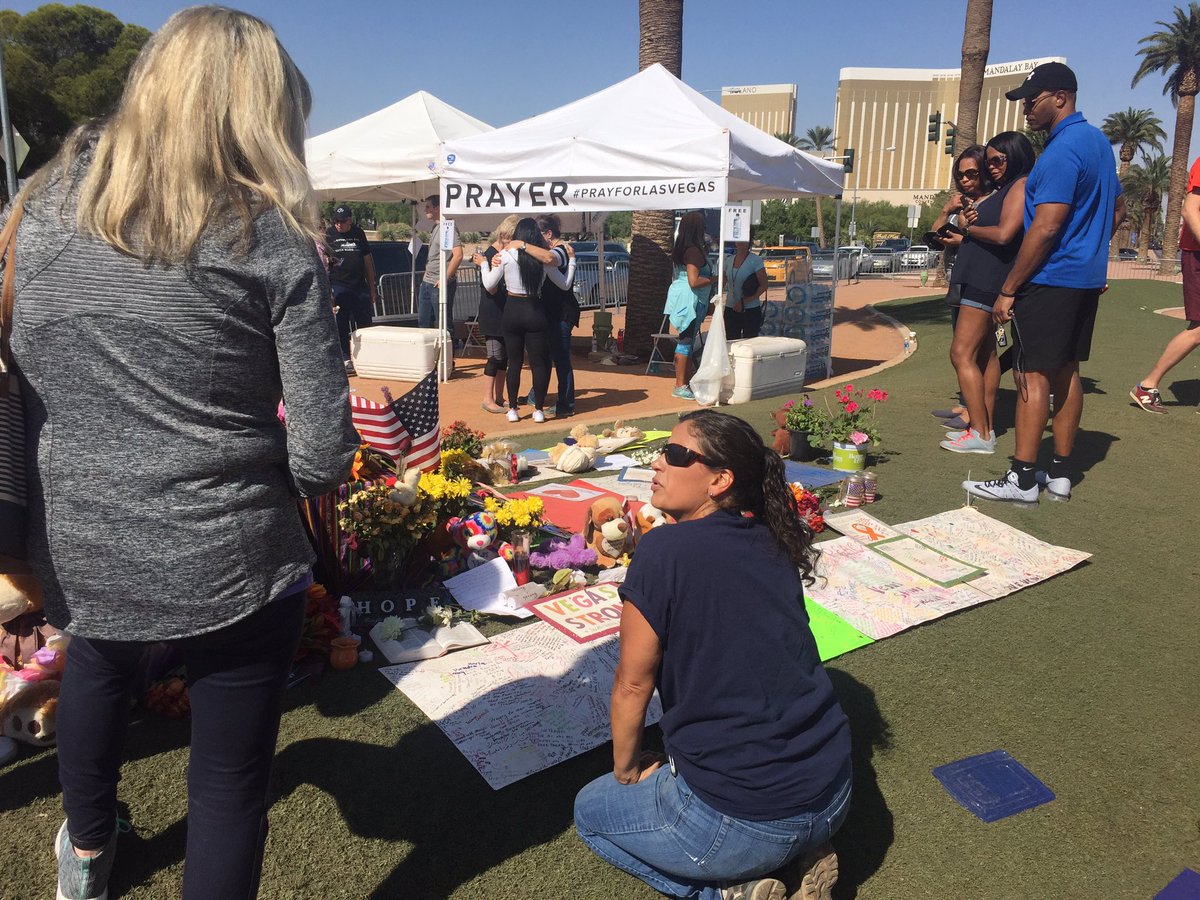 TT_cstanley's tweet photo. A Las Vegas shooting victims memorial is explained. https://t.co/Q1MkeIok1G