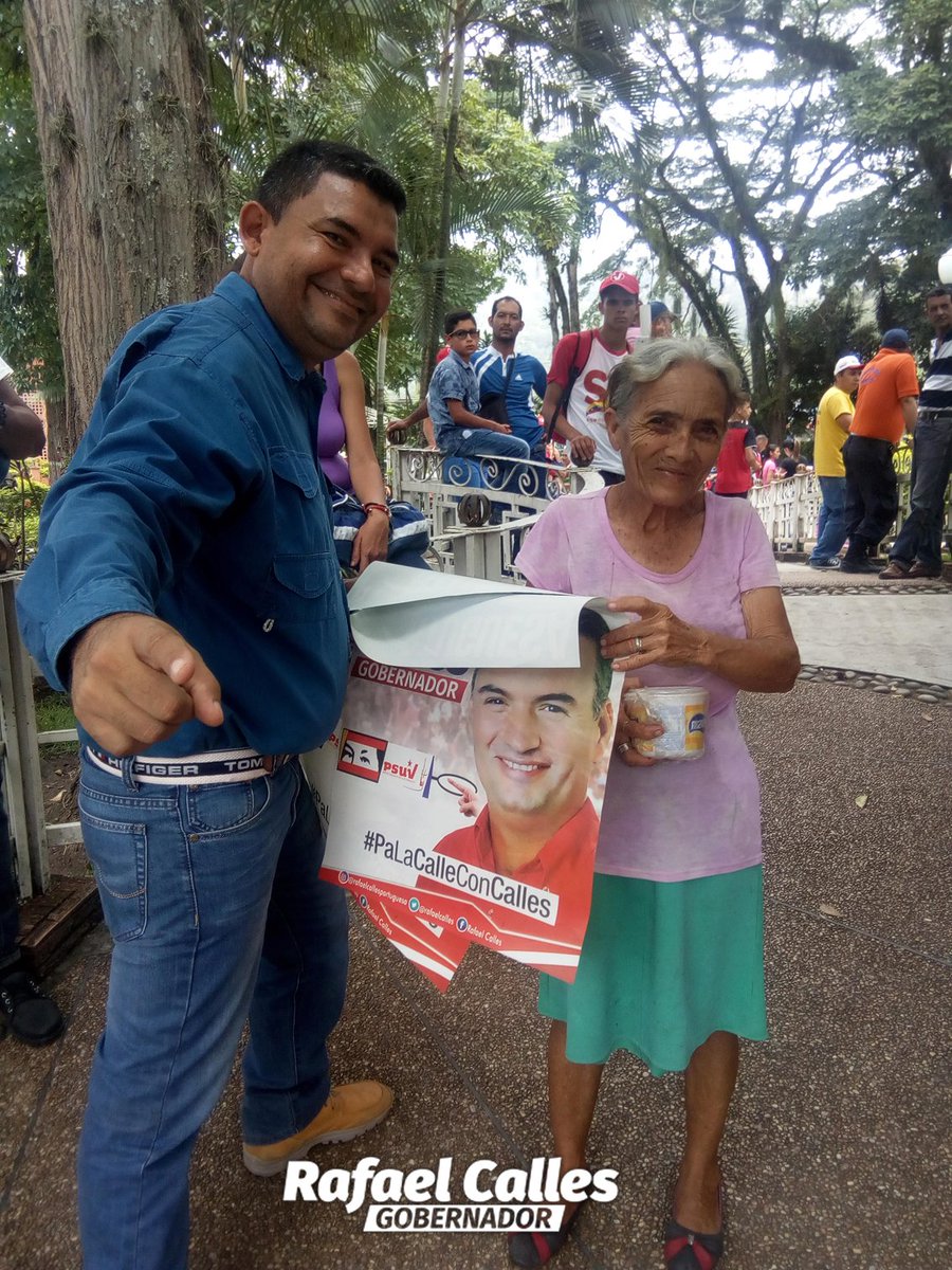henryeperez2013's tweet photo. Recorrimos el estado Llevando mensaje de paz y esperanza de nuestro lider de la revolucion y futuro #Gobernador @rafaelcalles @PartidoPSUV https://t.co/7EliTsqtIC