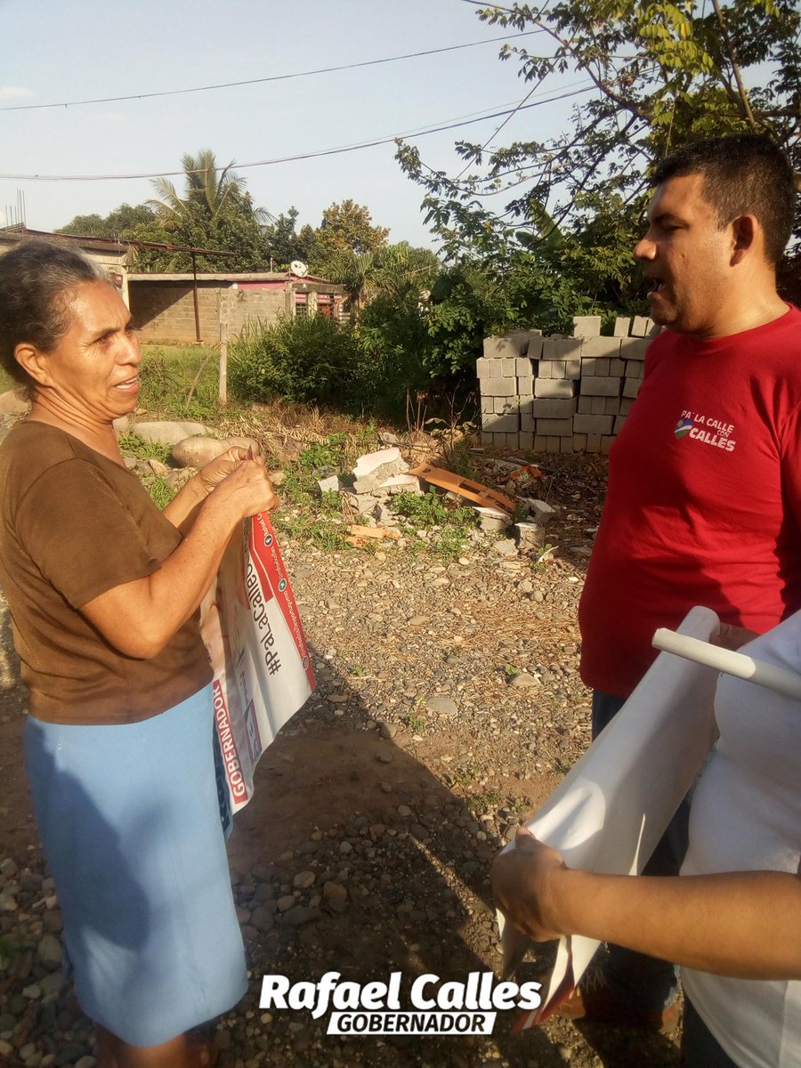 henryeperez2013's tweet photo. Recorrimos el estado Llevando mensaje de paz y esperanza de nuestro lider de la revolucion y futuro #Gobernador @rafaelcalles @PartidoPSUV https://t.co/7EliTsqtIC