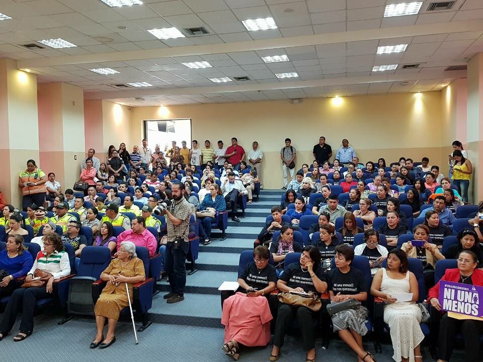 jotalloretv's tweet photo. La #ComisiónMujeres ahora en Portoviejo; la socializando del Proyecto de Ley de Prevención y Erradicación de #ViolenciaDeGenero continúa. https://t.co/XFQrKhVaQb