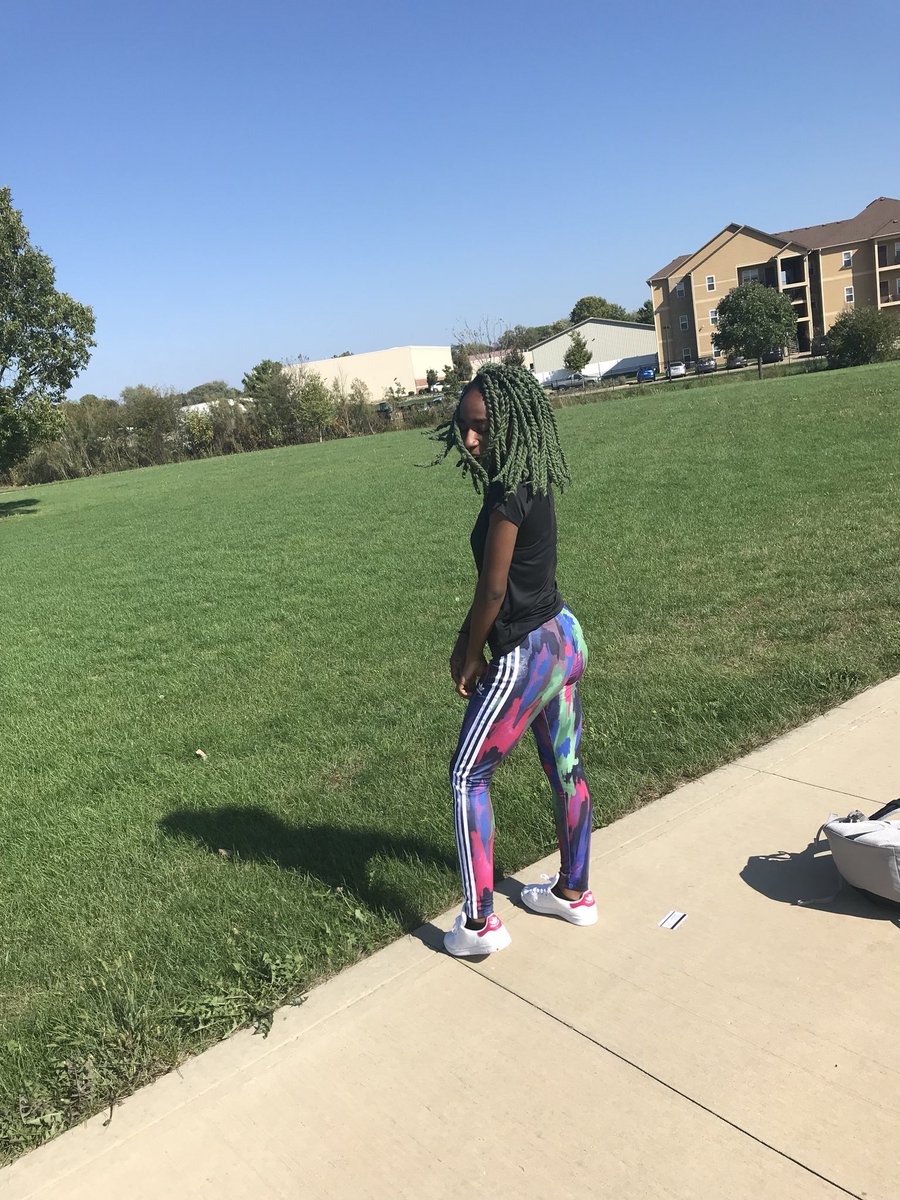 supernaira's tweet photo. me @ the grass: “trick stole my look” https://t.co/lgSFqjTCmg
