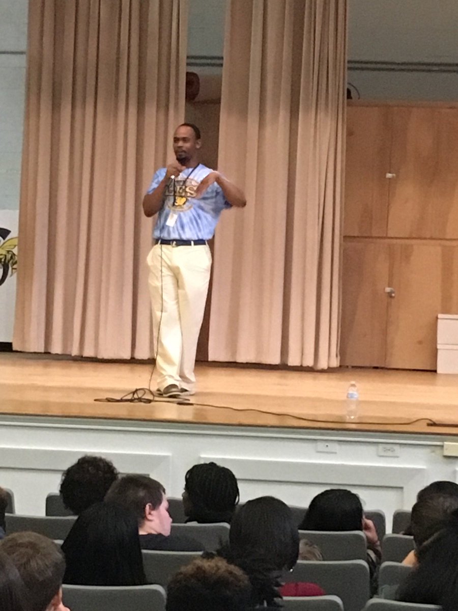 SandersMiddle55's tweet photo. Thanks Principal Randy Dendy for inspiring our students this morning during Empower "Our". #PowerfulStory #ProcessAndProduct https://t.co/KHamWl3l1f