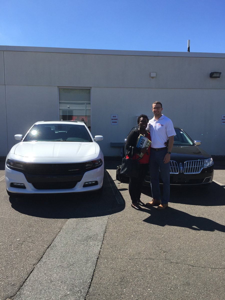ExecDodgeJeep's tweet photo. Happy Friday! Thank you to our new customer for making an Executive Decision! #Executive #Dodge #Jeep https://t.co/7c0SJPAgn5