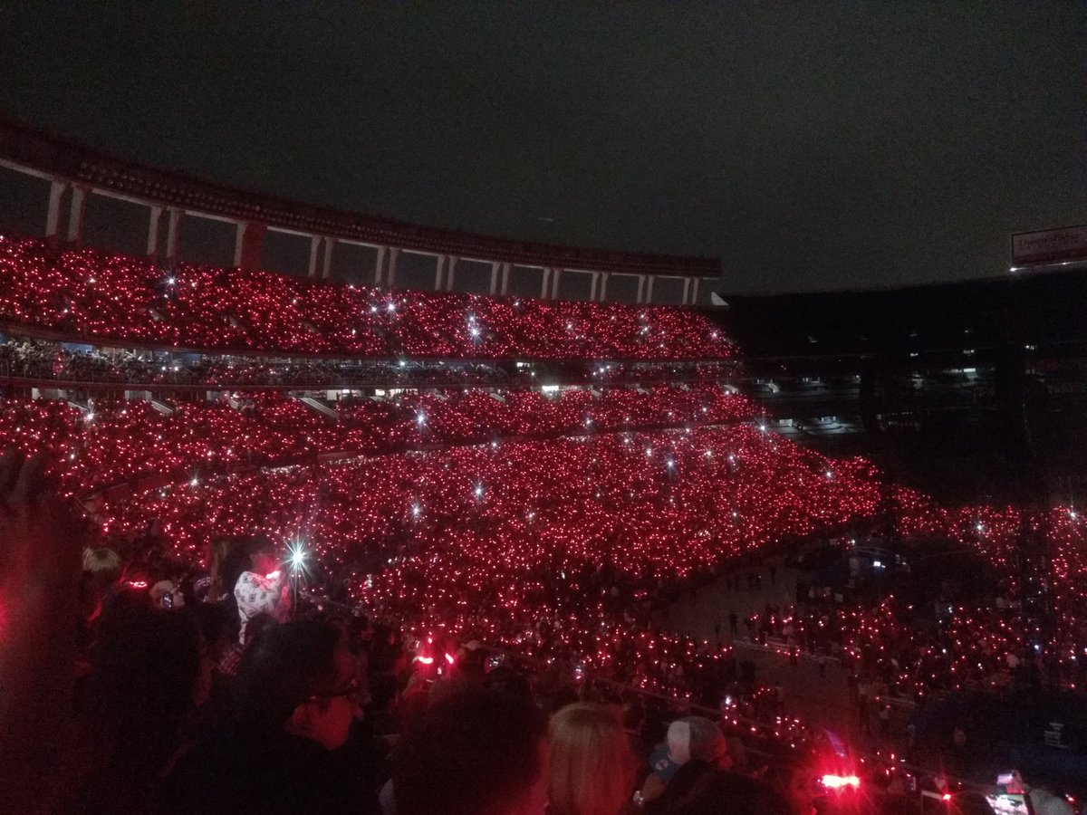 reakenra's tweet photo. @coldplay @AMAs Thanks Coldplay for the best tour of the world! Thanks for coming to SD and thanks for loving Mexico!! #votecoldplay https://t.co/5fLQOYqTQy