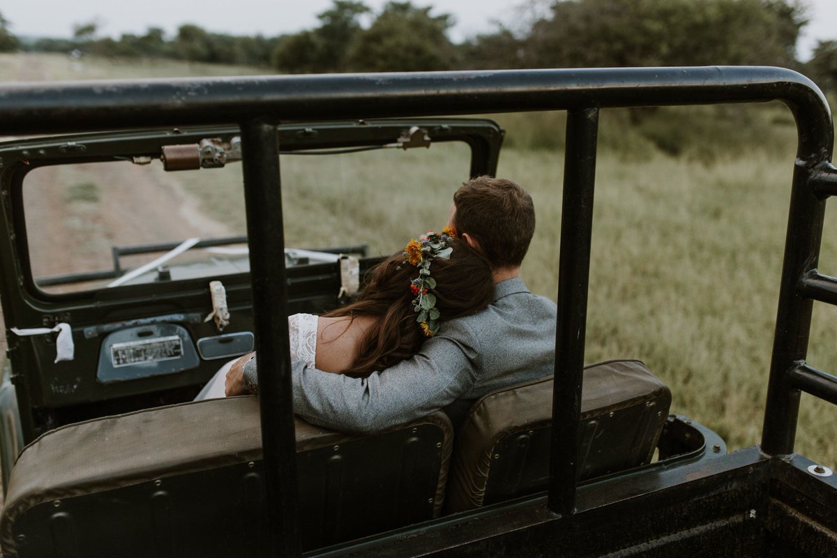Becuase no South Africa destination #wedding is complete without a safari jeep! → buff.ly/2ygKqsD Image by Megan Ann Photography