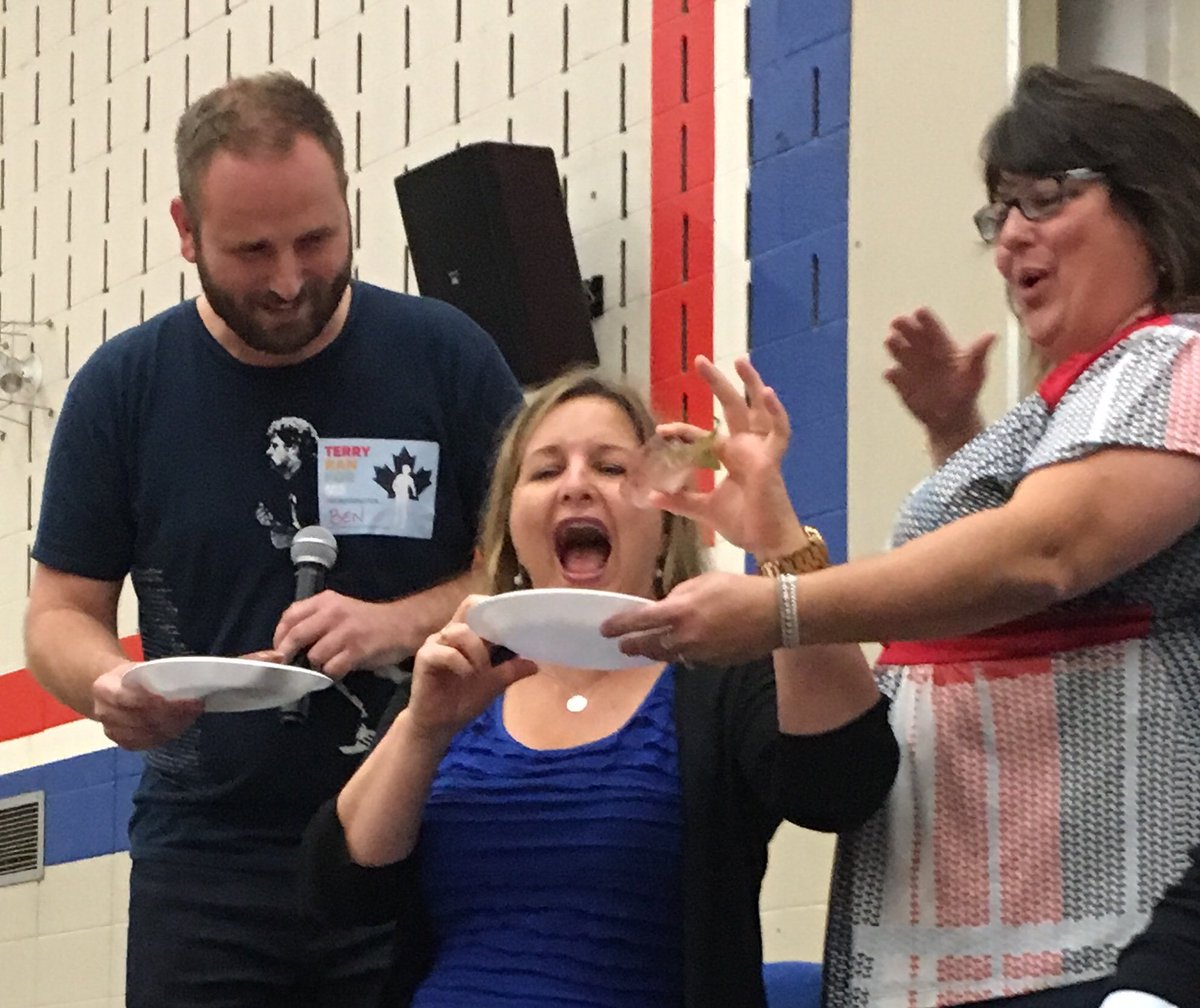 mjpwrdsb's tweet photo. Principal Bileski was let off the hook for getting a head shave. Kiss a fish! 😘@wrdsb #TerryFox2017 https://t.co/swutcXGARW