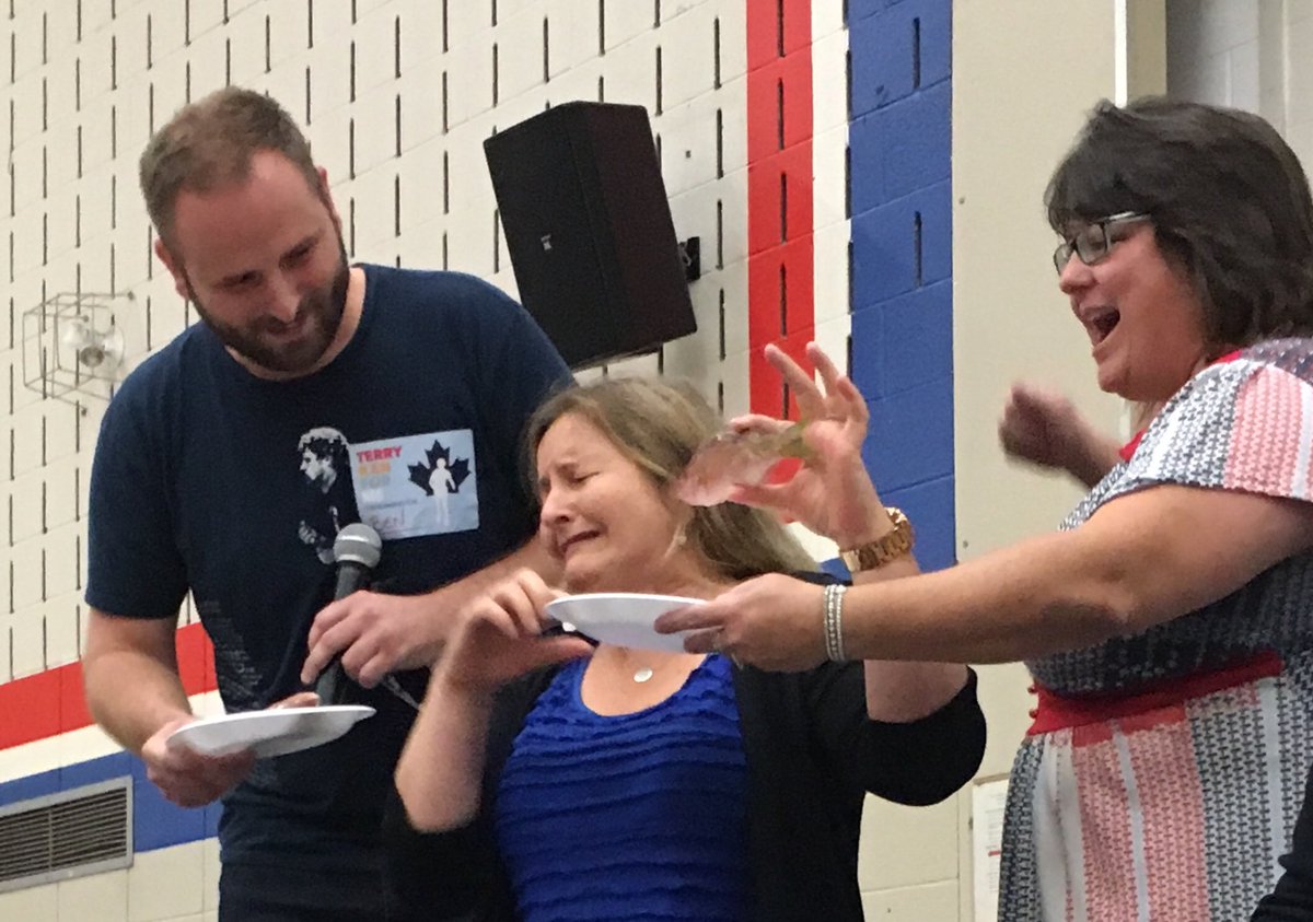 mjpwrdsb's tweet photo. Principal Bileski was let off the hook for getting a head shave. Kiss a fish! 😘@wrdsb #TerryFox2017 https://t.co/swutcXGARW