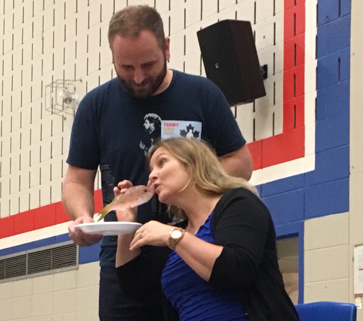 mjpwrdsb's tweet photo. Principal Bileski was let off the hook for getting a head shave. Kiss a fish! 😘@wrdsb #TerryFox2017 https://t.co/swutcXGARW