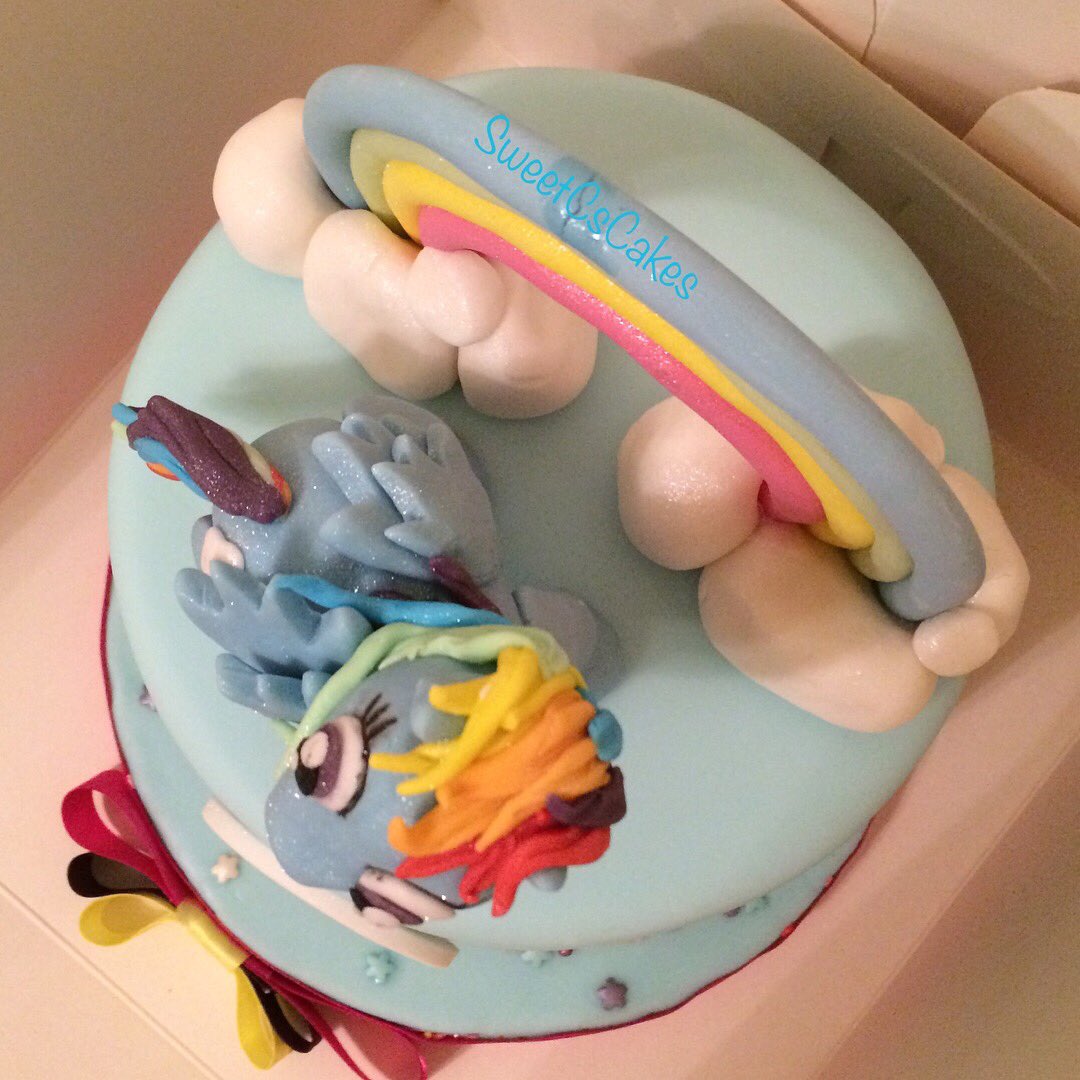 My little pony cake xx #rainbowdash #rainbows #mylittlepony #renshaw #sprinkletti #cake #vanilla #buttercream