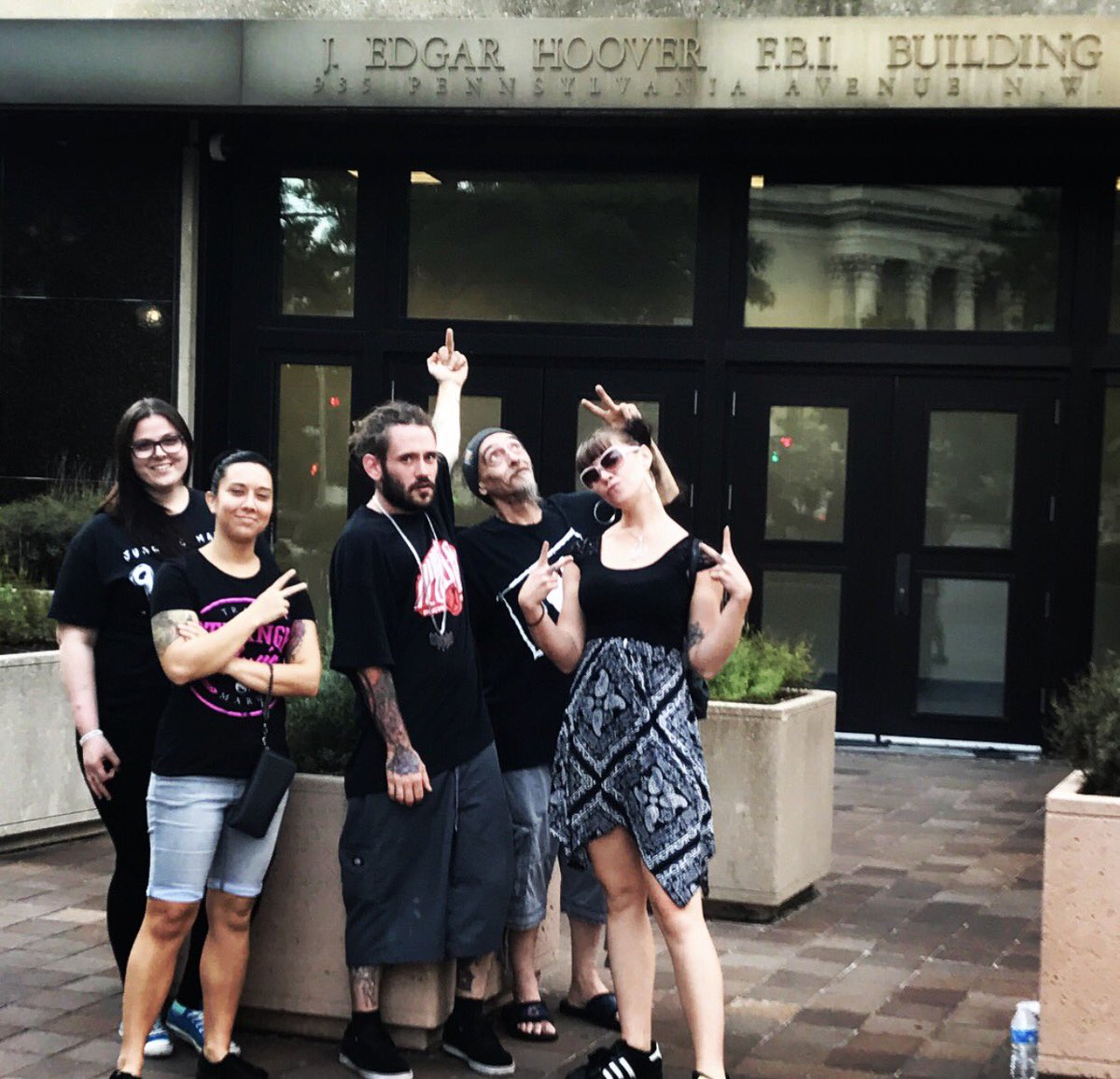 SarahlakaliAria's tweet photo. Exploring DC continued w/ @localclowncrew @itsbreezyyo &amp; #rick &amp; #kim https://t.co/OtEJhB8o2B