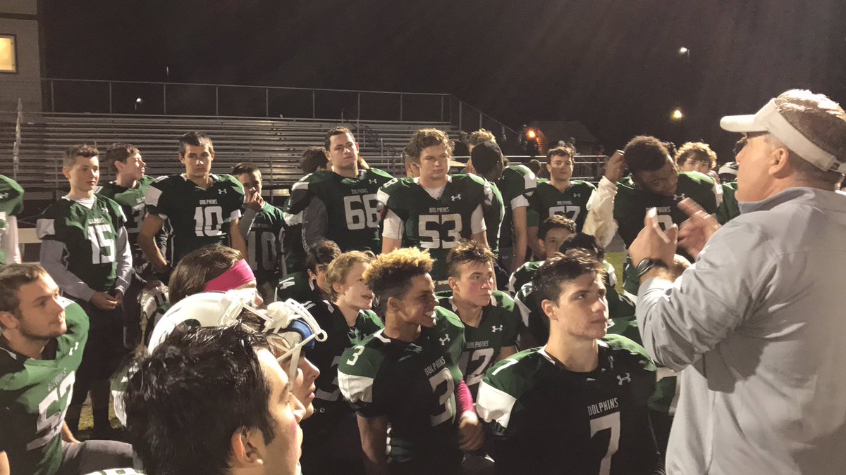 Dolphinathletic's tweet photo. Wow !! absolutely amazing performance today by DY football team in their 41-16 victory over Marshfield Rob Evans with 275 yards rushing 🐬 🏈 https://t.co/hI11n2mMys