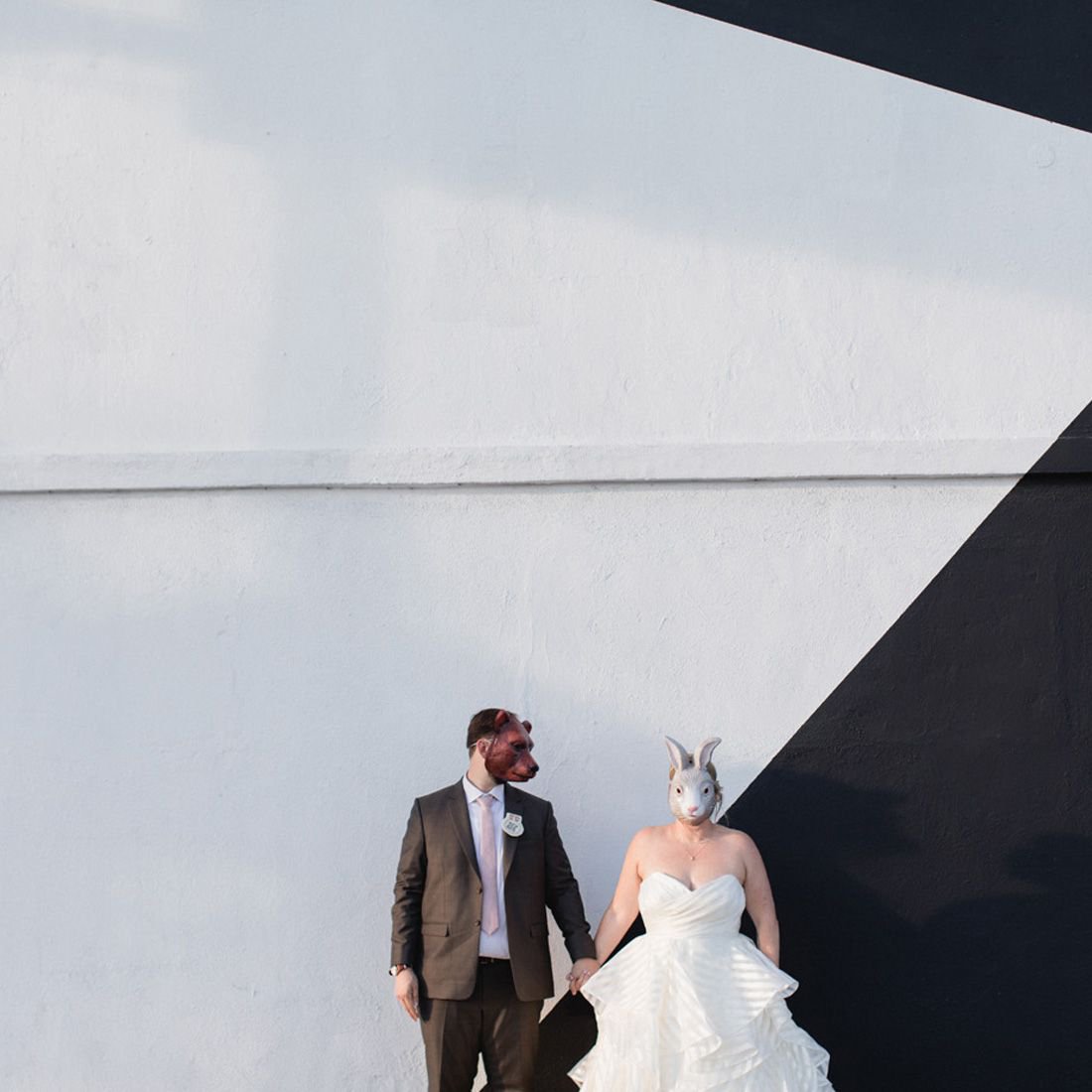 grnweddingshoes's tweet photo. If you like quirky details, making puns, and really fun people, you're gonna dig Andrew + Ashley LA wedding! 🐻❤️🐇 https://t.co/QuKpoTAync https://t.co/MO0A2zgp3l