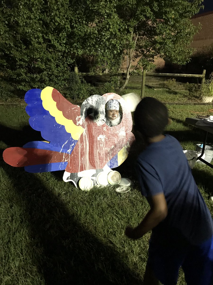 peblueprint's tweet photo. Fall Fest Fun!! Thanks to everyone who came out! @08Savage20 @PontiacElem https://t.co/yCZNL2dafL