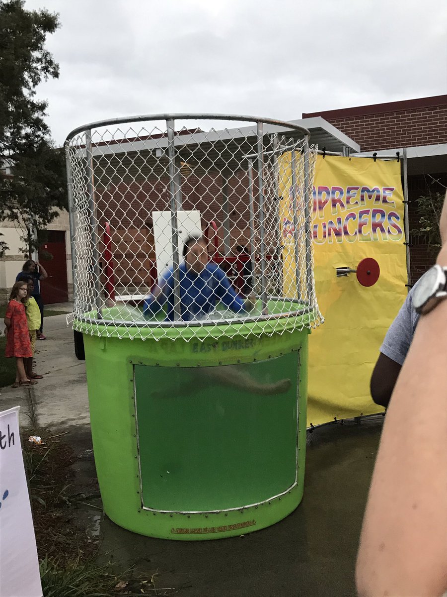 peblueprint's tweet photo. Fall Fest Fun!! Thanks to everyone who came out! @08Savage20 @PontiacElem https://t.co/yCZNL2dafL