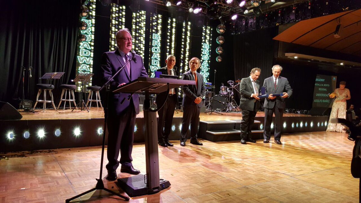 UAI_VINA's tweet photo. #UAI recibe medalla al mérito regional 2017 entregado por @CRCPValpo por su aporte al desarrollo de la Región de #Valparaíso #SomosUAI https://t.co/hU5oUzQprD