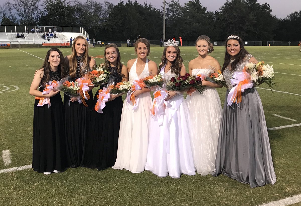 SainTroop's tweet photo. Our @CougarsMTCS 2017 Homecoming Court looks great tonight @MTCSATHLETICS @MTCSSECTION1 https://t.co/yVbRLW31BV
