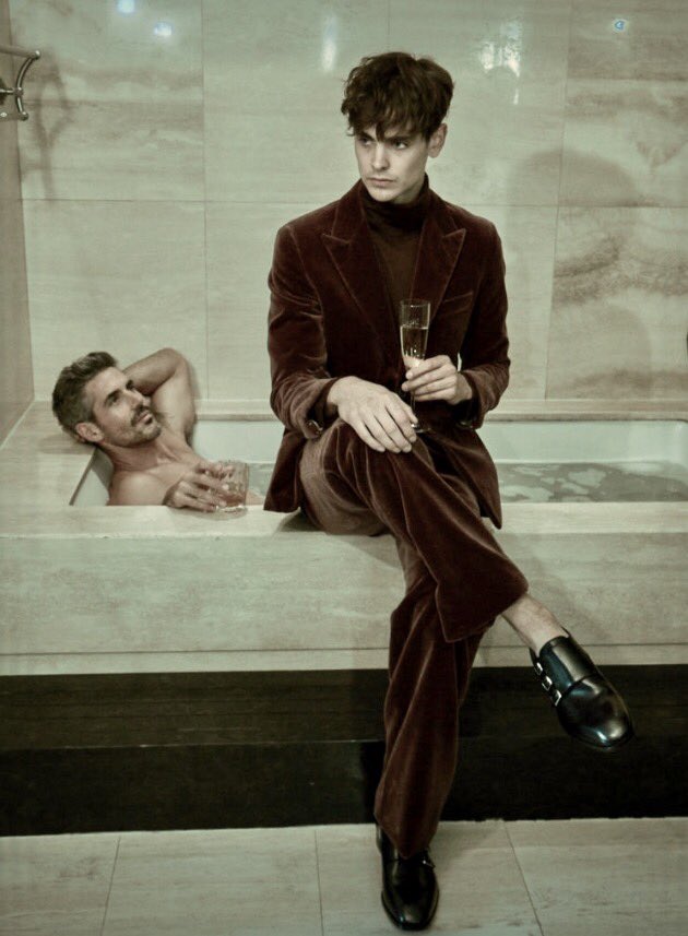 FourTwoNine tweet media