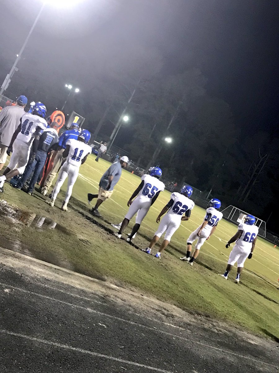 EastBladenCheer's tweet photo. Tied game! Let’s #MoveTheChain Eagles! 🏈 https://t.co/fXiuYuj15y