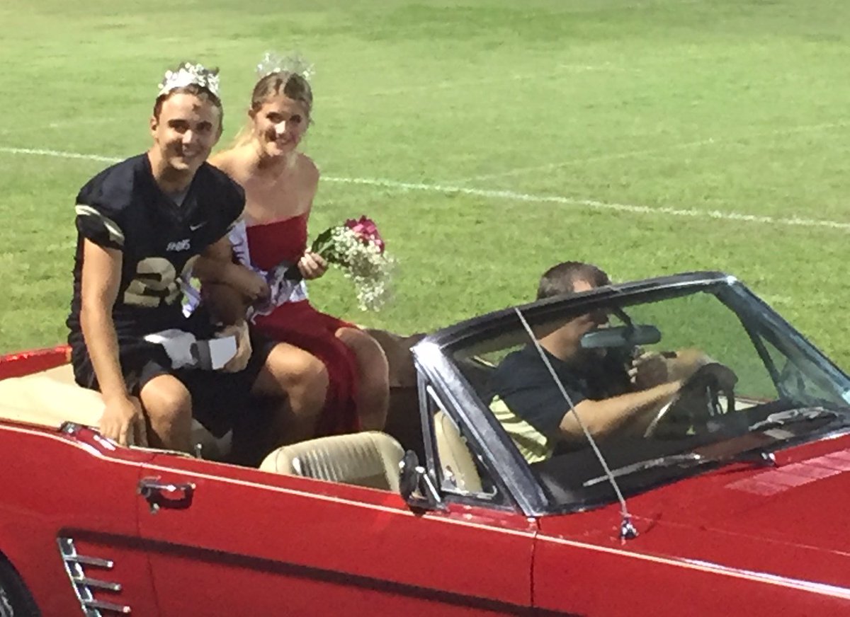 StPaulStPete's tweet photo. @StPaulStPete parishioner Madison Murrian crowned tonight as Homecoming Queen of @SPCHSBarons. #stpaulstpete #SPCHS #Barons https://t.co/kstMKufwfl