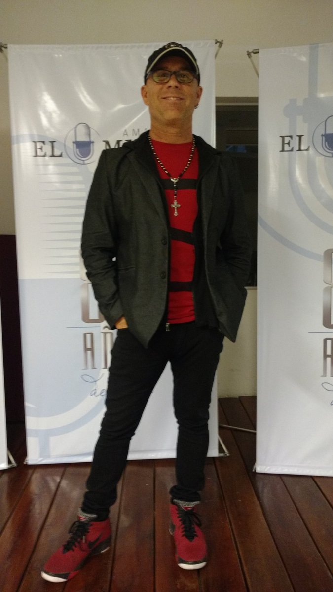 vazquezmartinok's tweet photo. GRACIAS POR EL LOOK PARA MTI X @C5N A @pieldejudas_ofi EXCELENTE ROPA Y CALIDAD!!! https://t.co/my9OL2C4je