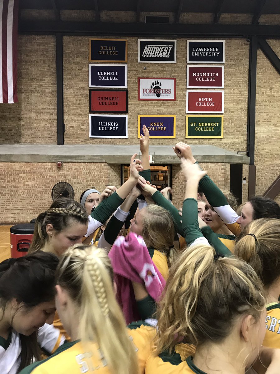 PrepDigChris's tweet photo. Green Knights get the sweep over Lake Forest to move to 5-1 in @MWCSports play. #sncpride #SNCHOCO2017 https://t.co/UnVx8iq8tj
