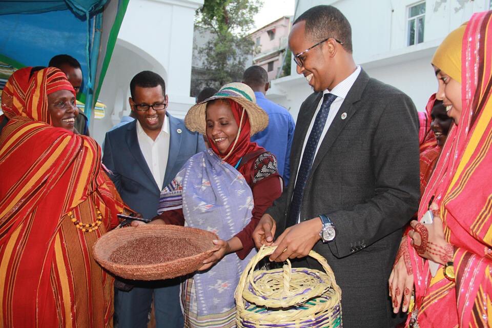 RadioDalsan1's tweet photo. Artefact made by local #Mogadishu Women displayed on Day 2 of #MadeInXamar Exhibition.Mayor @ThabitMhd lauded women's role in the economy. https://t.co/K9AcqbygXE