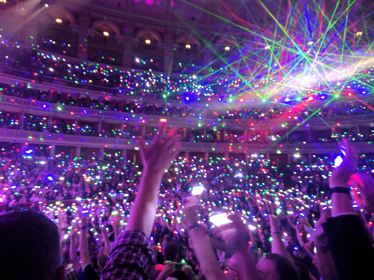 ProgMagazineUK's tweet photo. How do you get to light up the @RoyalAlbertHall? @MarillionOnline son. That's how... https://t.co/yHAwJdPGhI
