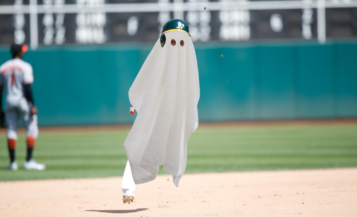 The basepaths are haunted by BOOg Powell. #spookA https://t.co/qOyhXywqYm