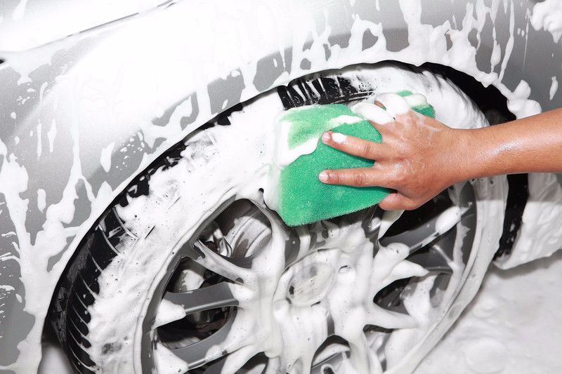 AgenceAutomob's tweet photo. Entretien des jantes: utilisez un produit ménager conçu pour salles de bains, il n'attaquera pas les jantes. https://t.co/AOfvaZVx25