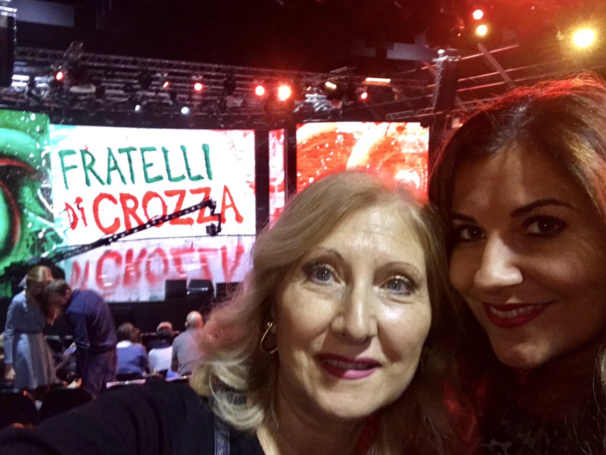 alesoffie's tweet photo. @fratellicrozza #crozzalive #signorimiei #questoionocreto #buoncompleanno https://t.co/k0vtZx3Uk3