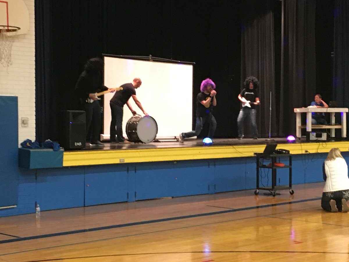 WMSPBIS2017_18's tweet photo. 1st quarter PBIS celebration! Teachers and students participating in our lip-sync battle! Great job to all involved! #wms118life https://t.co/0vkwRUFGtg