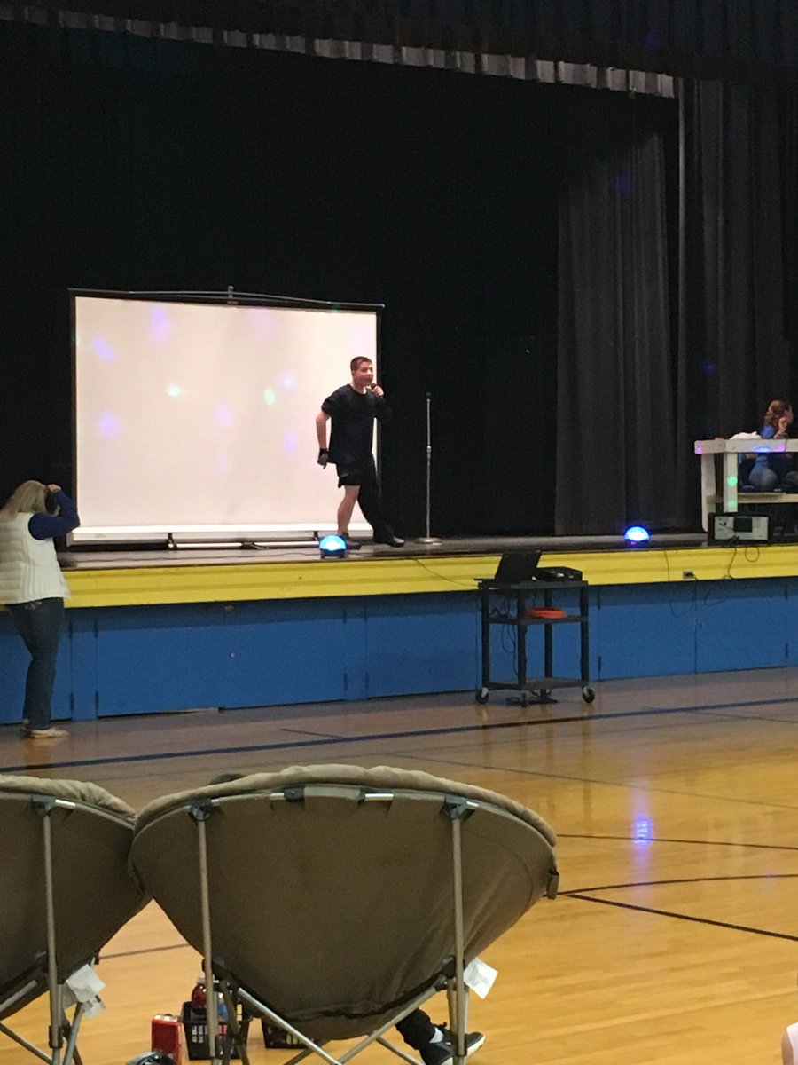 WMSPBIS2017_18's tweet photo. 1st quarter PBIS celebration! Teachers and students participating in our lip-sync battle! Great job to all involved! #wms118life https://t.co/0vkwRUFGtg