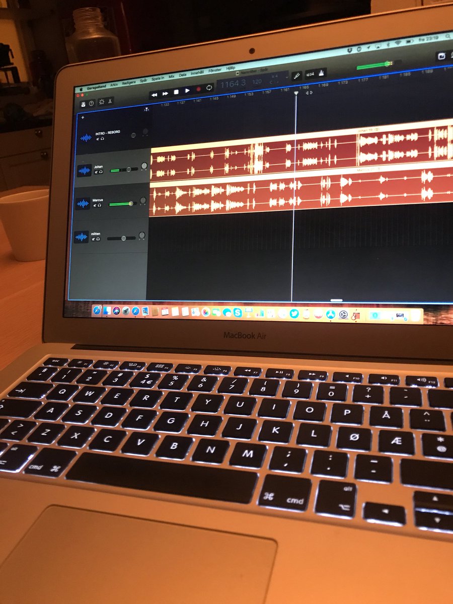 enkakapodcast's tweet photo. Snart är vi där. Vi vet ni väntat länge älskade vänner! #enkakapodcast #podcast #helg #oslo #sthlm #lol https://t.co/fcfMfUDjNT