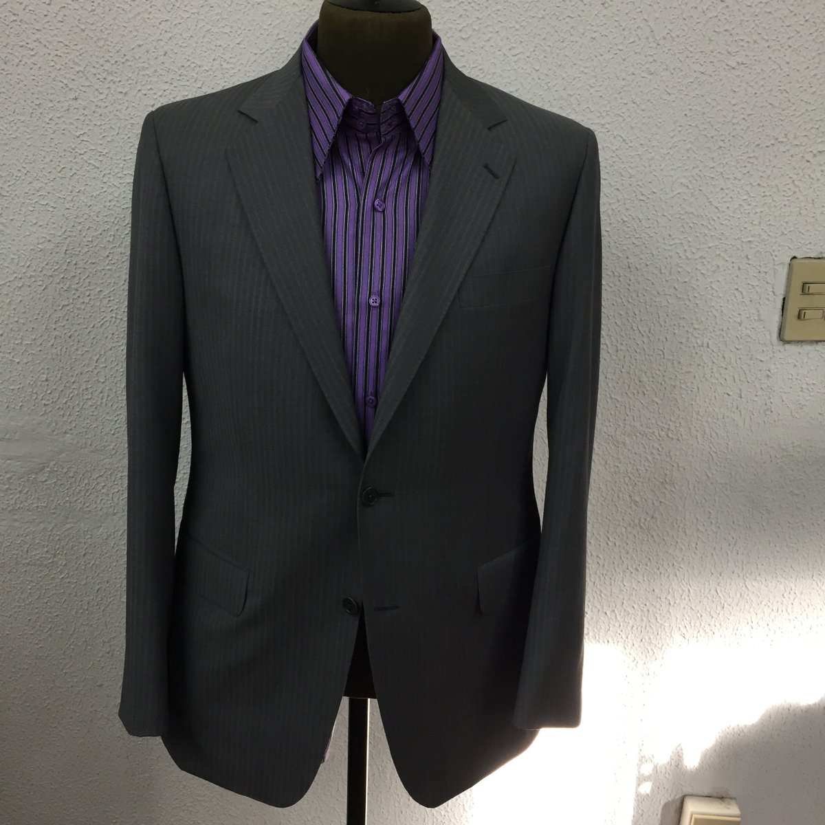 TrajesEdmond's tweet photo. Confeccionamos prendas con las mejores telas: Saco Azul Scabal, Saco Gris Holland &amp; Sherry y Camisas Blanca y Morada Alumo. https://t.co/MTaZPSMkDQ