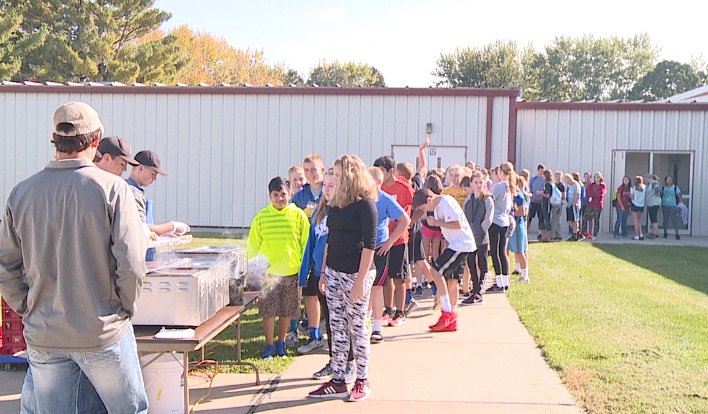 Lakeview Students Treated to Grill-out of Homegrown Beef columbusnewsteam.com/local-news/lak…
<a href="/Lakeviewhigh/">Lakeview High School</a>